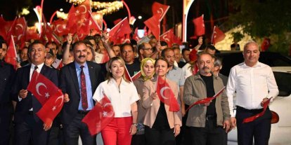 Demirci’de demokrasi nöbetinde kahramanlık türküleri yankılandı