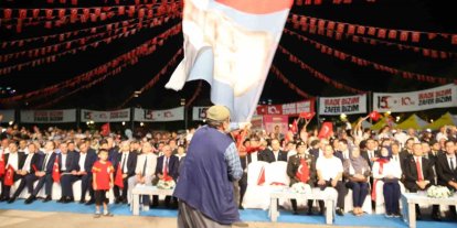 Gaziantepliler 10 yıl önceki heyecanla tek yürek meydanlara indi