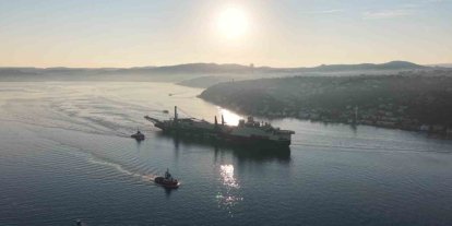 325 metrelik dev boru döşeme gemisi İstanbul Boğazı’ndan geçiş yaptı