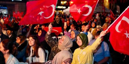 Ordu meydana sığmadı