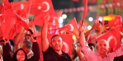 Şanlıurfa’da vatandaşlar meydanlara sığmadı