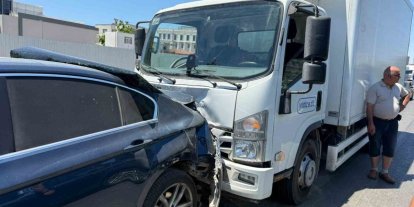Antalya’da 3 araçlı zincirleme kaza: 2 yaralı