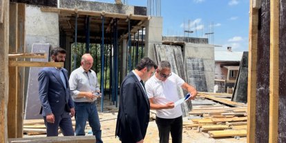 Susuz’da yatırımlar yakından takip ediliyor: Kaymakam Furkan Öztürk’ten hastane ve okul incelemesi
