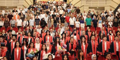 ERÜ Edebiyat Fakültesi’nde 450 öğrenci mezun oldu