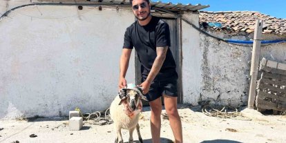 Ehliyetine 5 yıl sonra kavuştu, sevincini kurban keserek kutladı