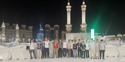 Aydınlı hafızlar kutsal topraklarda 15 Temmuz şehitleri için hatim okudu