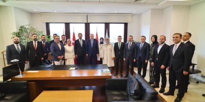 Cumhurbaşkanı Erdoğan, AK Parti İstanbul İl Başkanlığını ziyaret etti
