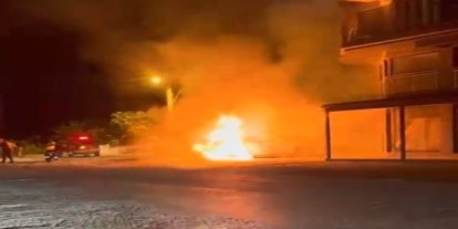 Dalaman’da park halindeki elektrikli araç alev alev yandı