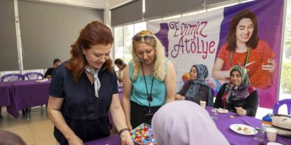 Mersin’de kadınlar mum yapımını öğreniyor