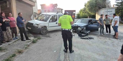 Eskişehir’de 2 araç kafa kafaya çarpıştı, faciadan dönüldü