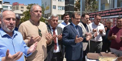Salihli’de şehit aileleri aşure geleneğini sürdürdü