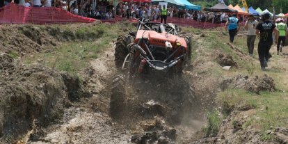Çamur ve adrenalin Yenice’de buluştu: Off-Road tutkunları nefes kesti