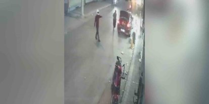 Kasklı saldırgan iş yerini kurşunladı: 1 yaralı