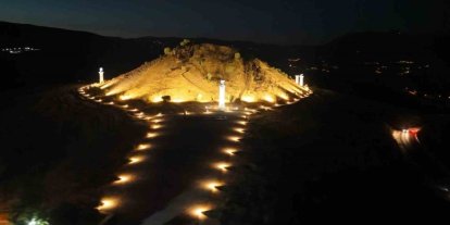Kraliçeler mezarlığı gece de ziyarete açıldı