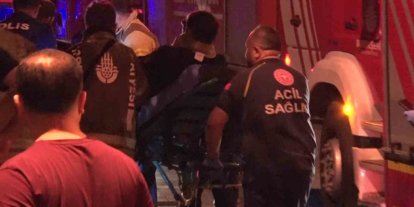 Fatih’te 4 katlı binada çıkan yangında bir itfaiye eri yaralandı