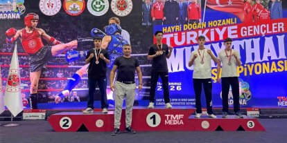 Manisalı muaythaiciler Türkiye kürsüsüne çıktı