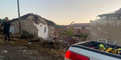 Eskişehir’de yangından dönen itfaiye aracı eve çarptı: 3 itfaiye eri yaralı