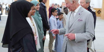 Kral III. Charles, Cambridge’de Avrupa’nın ilk ekolojik tasarımlı camisini ziyaret etti