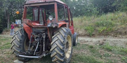 Kontrolden çıkan traktör devrilirken, sürücüsü yaralandı