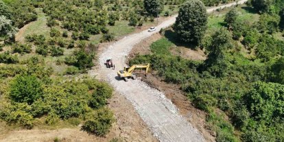 Erenler’de kırsal mahallelerde üstyapı ve yol çalışmaları sürüyor