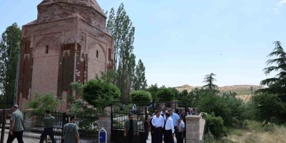 Melikgazi Türbesi Restorasyon ve Peyzaj Projesi için yerinde inceleme