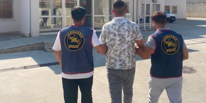 Kuşadası’nda 20 yıl hapis cezası ile aranan şahıs yakalandı