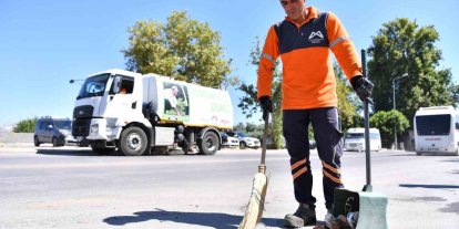 Mersin Büyükşehir Belediyesi temiz bir kent için sahada