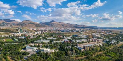 Başkan Sekmen gençlere seslendi: "Bilim ve irfanın beşiği Erzurum eğitimde de bir fırsatlar şehridir"