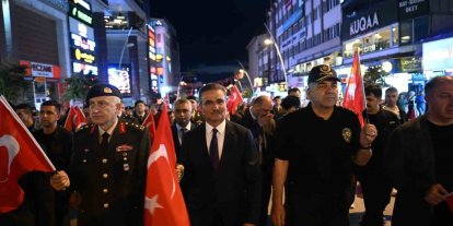 Erzurum’da 107. yıllık coşku fener alayı ile renklendi