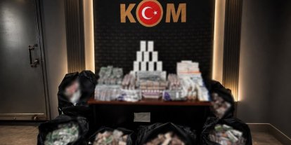Fatih’te kaçak tıbbi ilaç operasyonu: 98 bin 632 tablet ele geçirildi, 2 şüpheli gözaltına alındı
