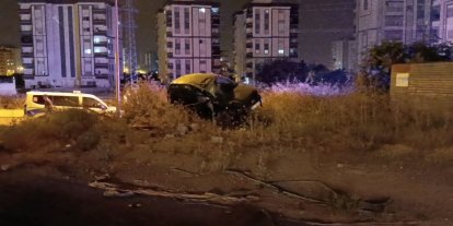 Adana’da takla atan otomobildeki 2 kişi yaralandı