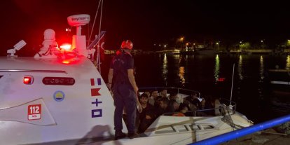 Çanakkale’de göçmen kaçakçılığı operasyonu: 2 göçmen kaçakçısı ve 36 kaçak göçmen yakalandı