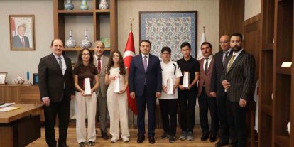 Vali Musa Işın, LGS Türkiye birincilerini ağırladı