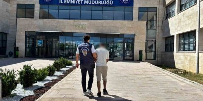 Dolandırıcılık suçundan aranan şahsı polis yakaladı