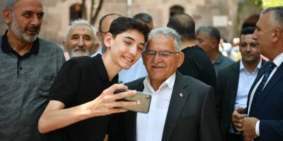 Başkan Büyükkılıç, Kayseri’nin en beğenilen ilk 5 siyasetçisi arasında