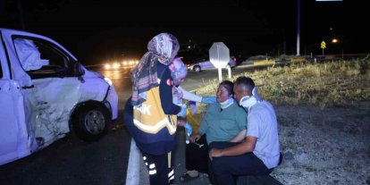 Minibüs ile hafif ticari araç çarpıştı: 5 yaralı