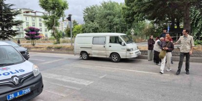 Yaya geçidinde duramayan minibüs, anneanne ve torununa çarptı