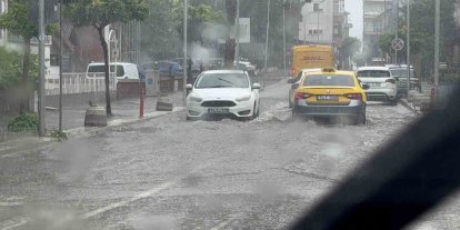 Amasra’da sağanak alarmı: Cadde ve sokaklar göle döndü
