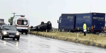Tosya’da otomobil takla attı: 2 yaralı