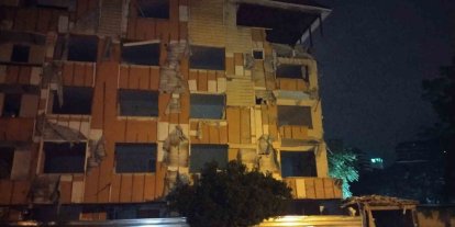 Kartal’da metruk binanın balkonu çöktü