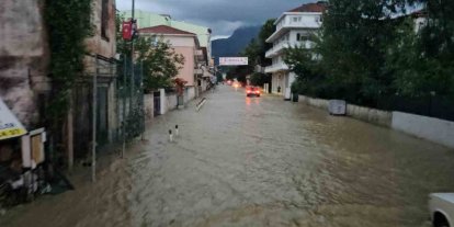 Kastamonu’yu sel vurdu: İş yerleri, evler ve araçlar su altında kaldı