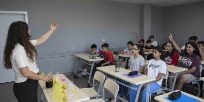 Mersin’de ücretsiz yaz atölyeleri öğrencilerden yoğun ilgi görüyor