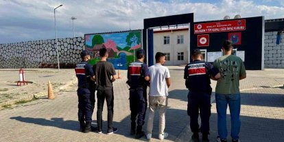 Jandarma çeşitli suçlardan aranan 34 kişiyi yakaladı