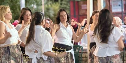 Karayenice’de şalvarlar giyildi, meydan şenlendi