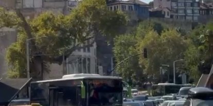 Bursa’da düğün konvoyunun önünü bu sefer otobüs kesti