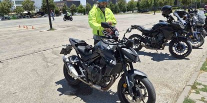 Sıcak hava bahanesiyle koruyucu ekipmanlarını ihmal eden motosiklet sürücülerine önemli uyarılar