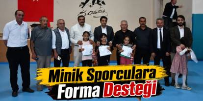 Sarıkamış’ta Minik Sporculara Forma Desteği