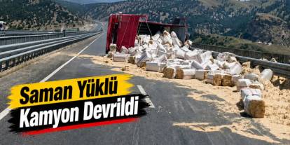 Sarıkamış’ta Saman Yüklü Kamyon Devrildi: 1 Yaralı