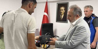 Kayseri’de mesire alanında unutulan 700 bin TL değerindeki ziynet eşyasını belediye ekipleri buldu