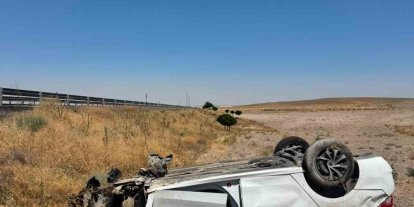 Bariyerlere çarpan otomobil takla attı: 5 yaralı